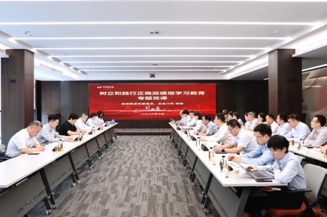 杨璇.jpg