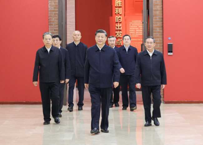 1792629266346612.jpeg 5 在陕西延安革命纪念馆参观.jpg