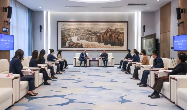 1792714757569389.jpeg 见北京银行西安分行党委书记吴欣毅.jpg